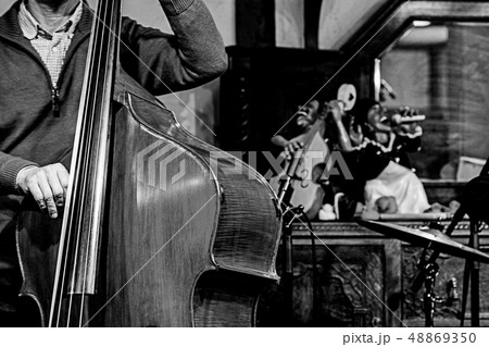 ベースプレイ 白黒 ベースプレイ 白黒 48869350