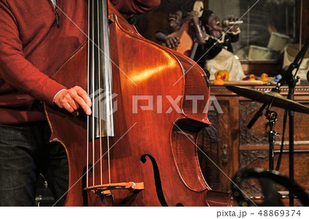 ベースプレイ 48869374