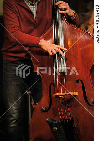 ベースプレイ 48869413