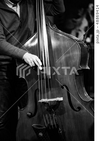 ベースプレイ　白黒 48869414