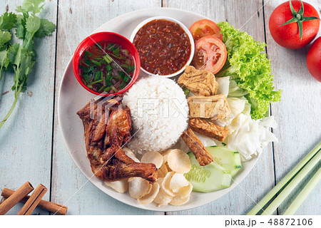 Nasi lemak kukus with fried drumstick 48872106
