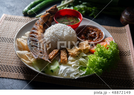 Fried catfish rice with sambal 48872149