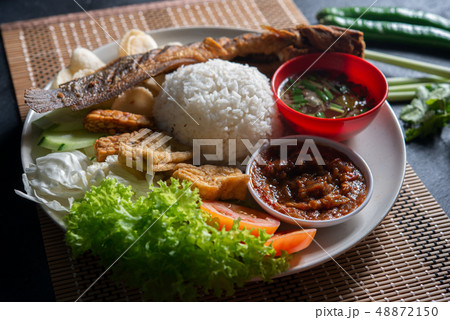 Fried catfish rice with sambal 48872150