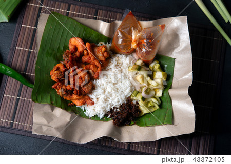 Nasi kukus ayam berempah 48872405
