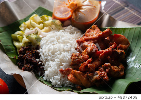 Nasi kukus ayam berempah 48872408