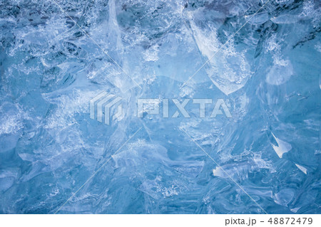 氷の洞窟の氷壁（アイスランド・ヴァトナヨークトル氷河） 48872479