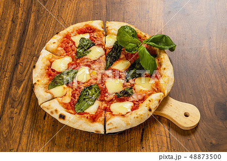 ピッツア Italian home-made pizza ピッツア Italian home-made pizza 48873500