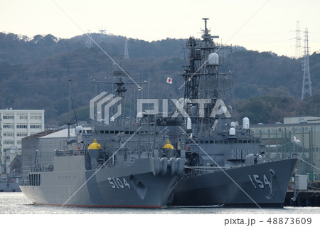 海洋観測艦わかさ と 護衛艦あまぎり 海洋観測艦わかさ と 護衛艦あまぎり 48873609
