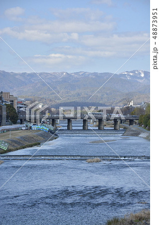 【京都府】鴨川沿いの街並み 【京都府】鴨川沿いの街並み 48873951