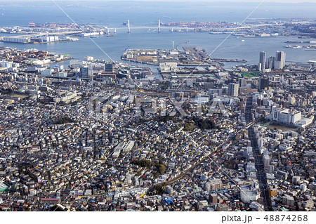 横浜市白楽付近上空からベイブリッジ方向を空撮 横浜市白楽付近上空からベイブリッジ方向を空撮 48874268