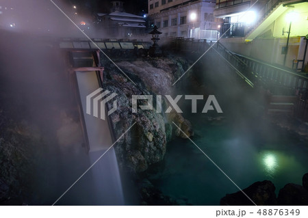 深夜の草津温泉湯畑 深夜の草津温泉湯畑 48876349