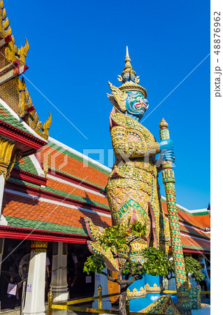 青いヤック像 ワット・プラケオ寺院 48876962