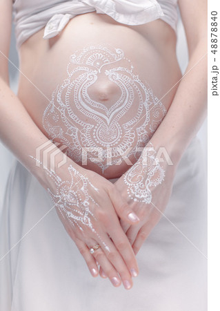 Pregnant bellypainting in boho style. Pregnant bellypainting in boho style. 48878840