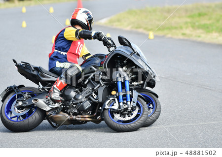 三輪バイクのテスト走行 48881502