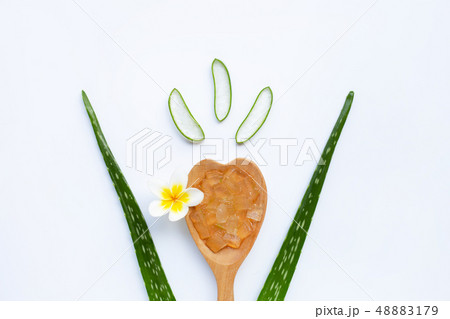 Aloe vera leaves with slices and gel on wooden Aloe vera leaves with slices and gel on wooden 48883179