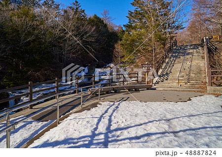 残雪の奥日光 竜頭ノ滝 遊歩道 残雪の奥日光 竜頭ノ滝 遊歩道 48887824