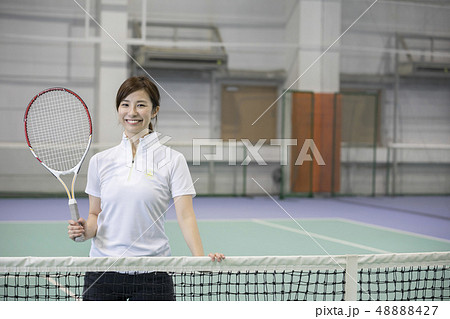 テニススクールイメージ 若い女性 テニススクールイメージ 若い女性 48888427