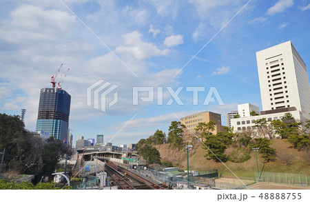 日本の東京都市景観　四ツ谷駅や駅前に姿を現した超高層ビルなどを望む 48888755
