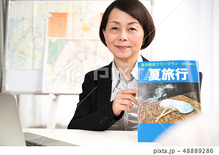 女性 営業、(架空雑誌) 女性 営業、(架空雑誌) 48889286