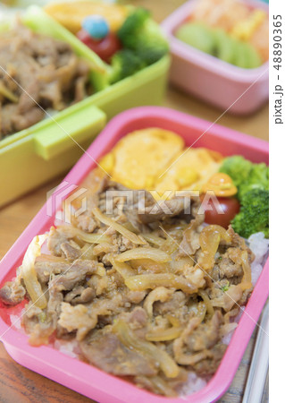 親子で同じお弁当　手作り弁当イメージ 48890365