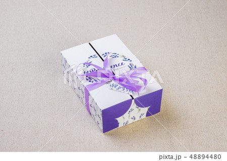 Lavender gift box with ribbon Lavender gift box with ribbon 48894480