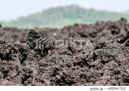 冷え固まった溶岩 （焼走り熔岩流） 48894762