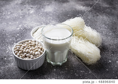 Gluten free soybean flour, noodle and non-dairy milk Gluten free soybean flour, noodle and non-dairy milk 48896840