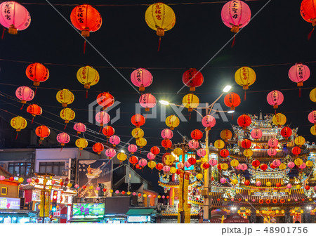 台湾　饒河街　夜市　松山慈祐宮　提灯 48901756