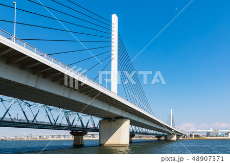 (東京都-都市風景)荒川岸から望む清砂大橋と首都高速3 (東京都-都市風景)荒川岸から望む清砂大橋と首都高速3 48907371