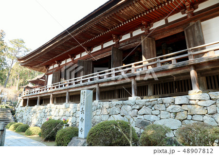 長命寺の本堂（滋賀県） 48907812
