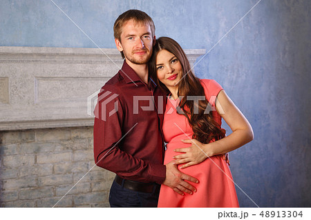 Husband and pregnant wife Husband and pregnant wife 48913304