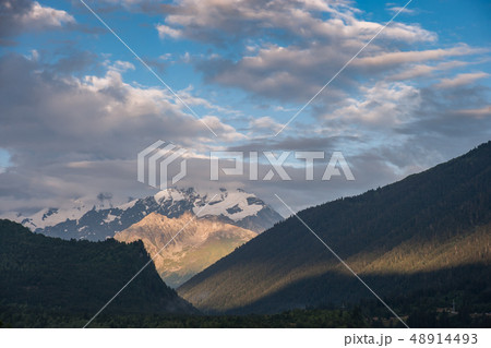 Landscape with majestic mountains 48914493