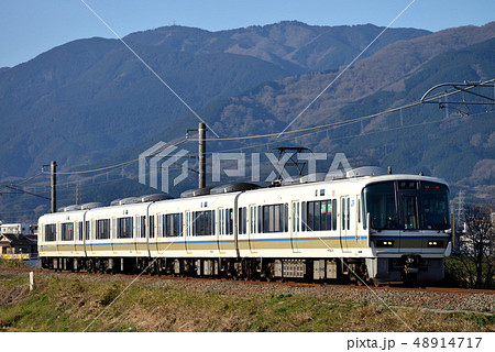 葛城山麓を行く221系和歌山線4両 48914717