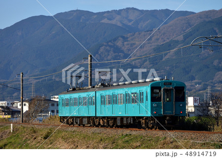 葛城山麓を行く105系和歌山線2両 48914719