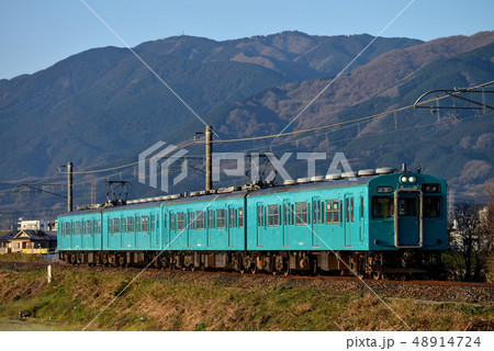 葛城山麓を行く105系和歌山線4両 48914724