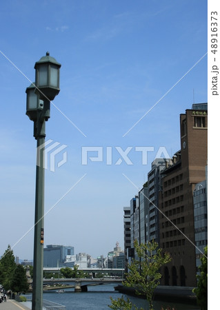 大阪・土佐堀川沿いのビル 48916373