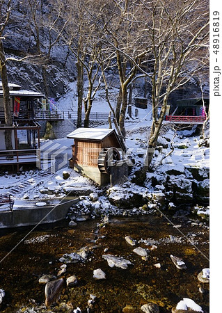 新雪の朝岩泉龍泉洞 48916819