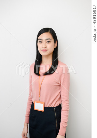 無地背景女性モデル 無地背景女性モデル 48916917