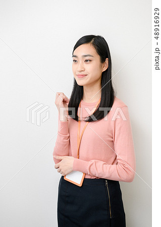 無地背景女性モデル 無地背景女性モデル 48916929