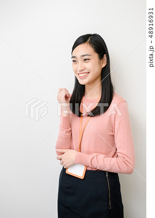 無地背景女性モデル 無地背景女性モデル 48916931