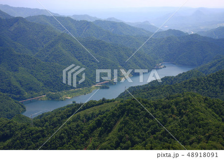 定山渓天狗岳から見る初夏のさっぽろ湖 48918091