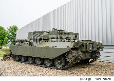 歴史的な戦車　イギリス郊外のタンクミュージアムにて 48919626