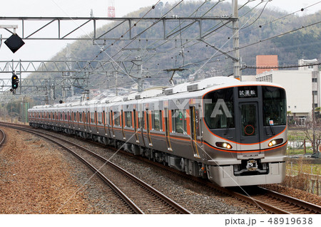東海道本線で試運転中の323系電車 東海道本線で試運転中の323系電車 48919638