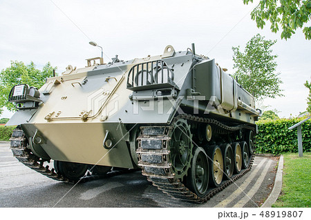 歴史的な戦車　イギリス郊外のタンクミュージアムにて 48919807