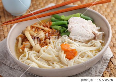 Chicken and udon noodle soup with Shimeji 48920576