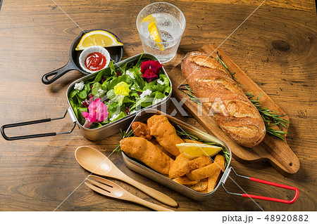 フィッシュアンドチップス typical British fish and chips フィッシュアンドチップス typical British fish and chips 48920882