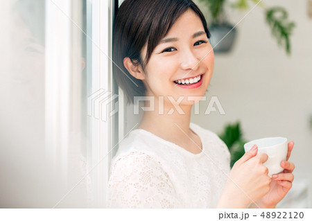 コーヒー 女性 笑顔の写真素材 4221