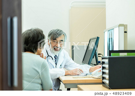 医療イメージ　説明 48923409