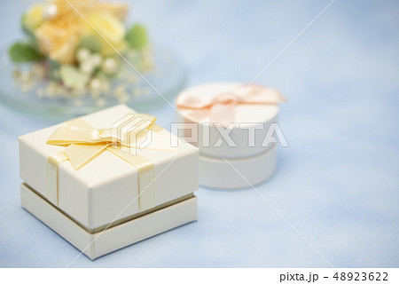 プレゼント　ギフト　イメージ 48923622
