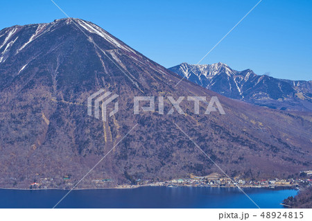 日光の半月山展望台から残雪の男体山、帝釈山、女峰山方面 日光の半月山展望台から残雪の男体山、帝釈山、女峰山方面 48924815